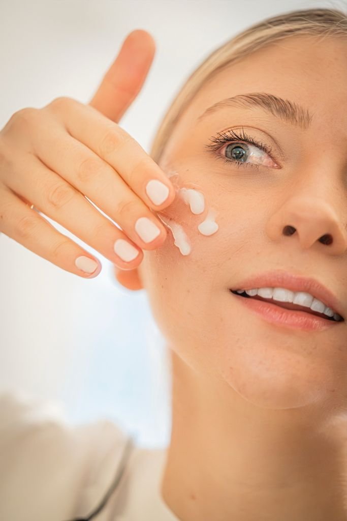Light non-comedogenic moisturiser used around a treated pimple at night