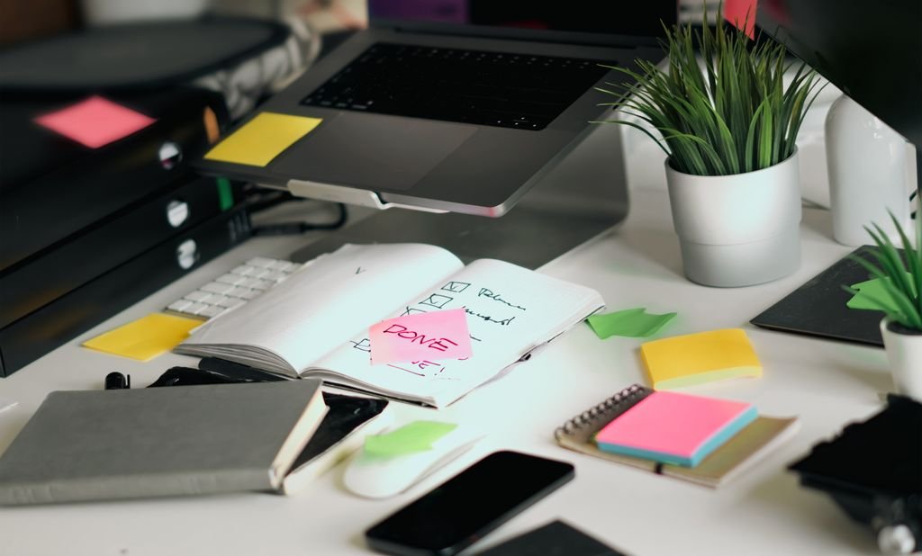 Notebook and sticky note set, practical Christmas gifts for work friends